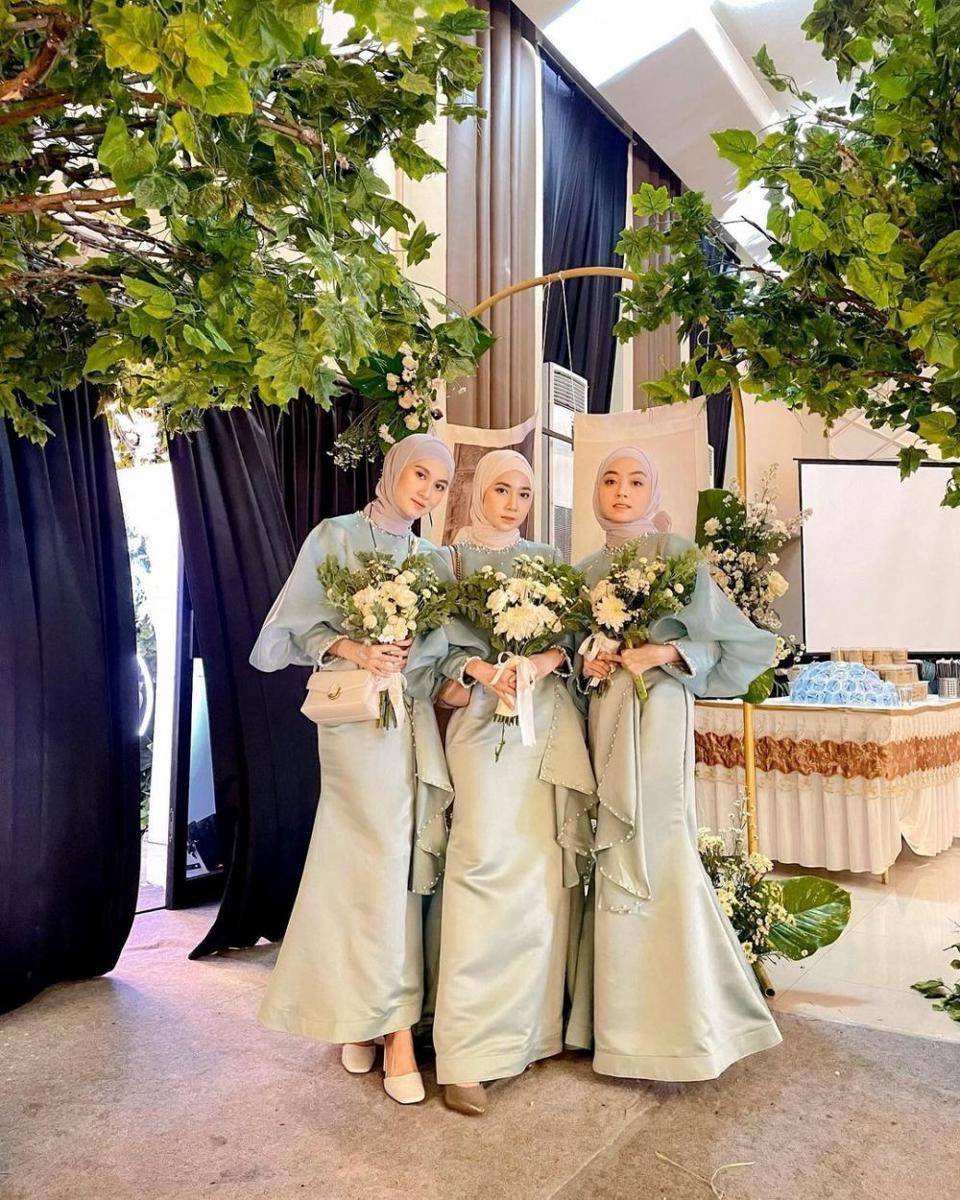 Gaya bridesmaid Richa Etika Ulhaq (instagram.com/richaeu)
