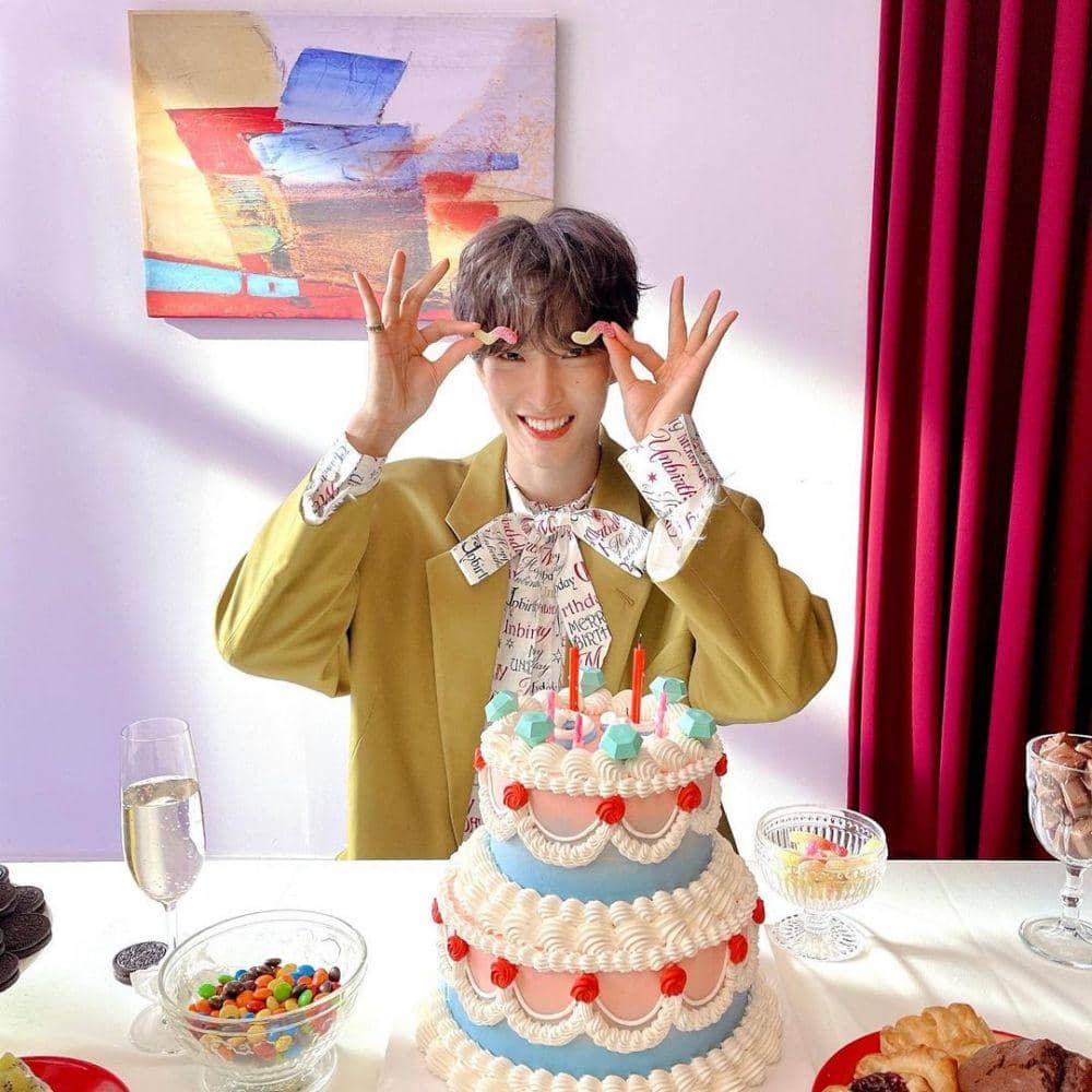 DK SEVENTEEN (instagram.com/dk_is_dokyeom)