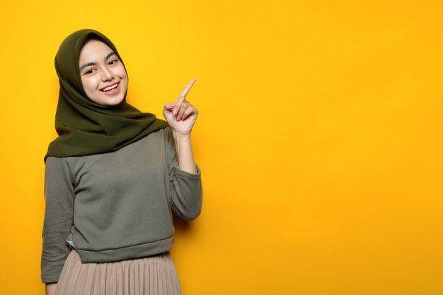 ilustrasi perempuan menunjuk (freepik.com/theupperclouds)