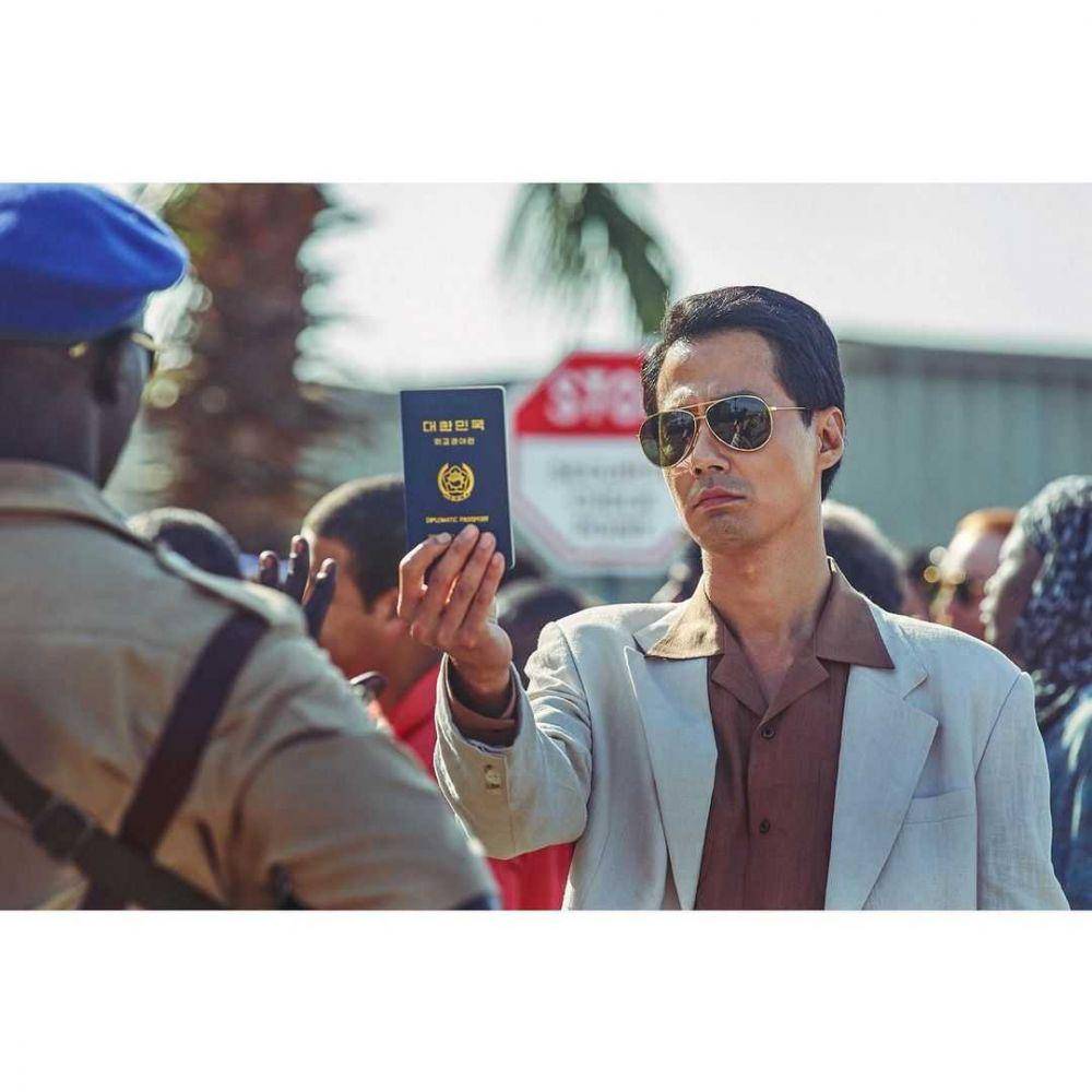 Zo In Sung di cuplikan film Escape from Mogadishu (instagram.com/lotteent.movie)