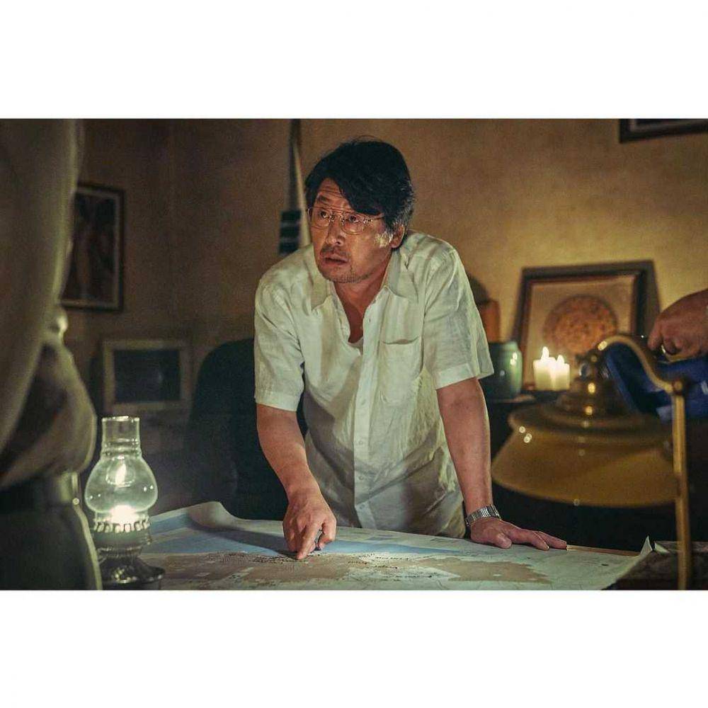 Kim Yun Seok di cuplikan film Escape from Mogadishu (instagram.com/lotteent.movie)