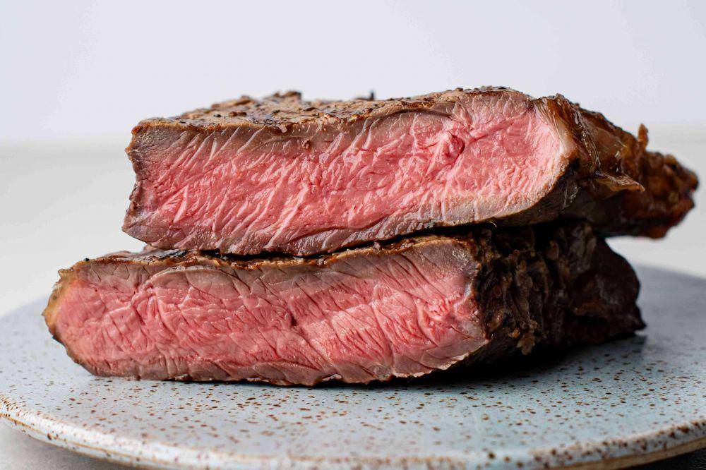 5 Risiko Mengonsumsi Daging Sapi yang Belum Matang