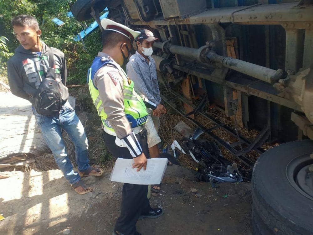 Fusa tabrak Pos Derek di Tanggamus (IDN Times/Istimewa)