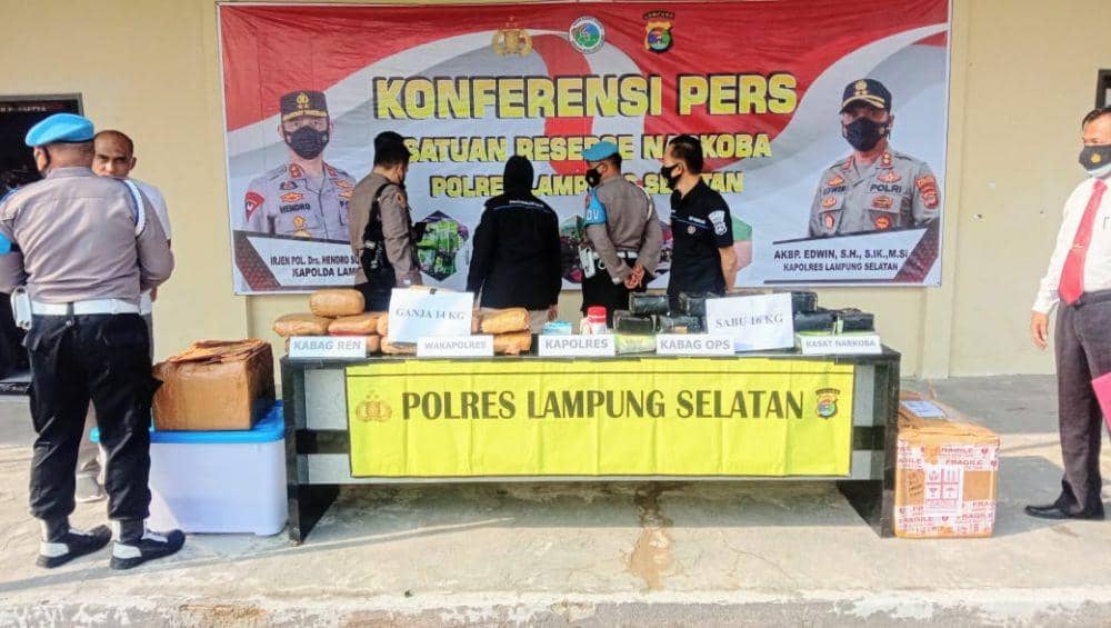 Ekpose penyelundupan sabu 16 Kg dan ganja 14 Kg (IDN Times/Istimewa)
