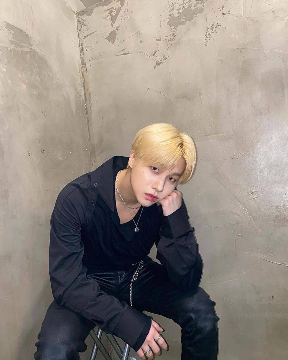 Jinhwan iKON (instagram.com/gnani_____)