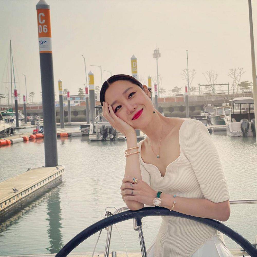 Gong Hyo Jin (instagram.com/Rovvxhyo)