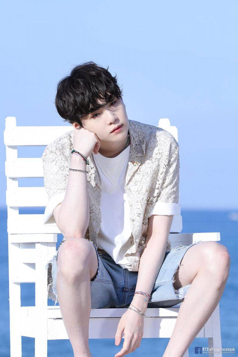 Suga BTS (facebook.com/bangtan.official)