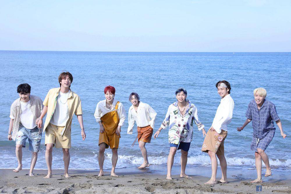 BTS (facebook.com/bangtan.official)