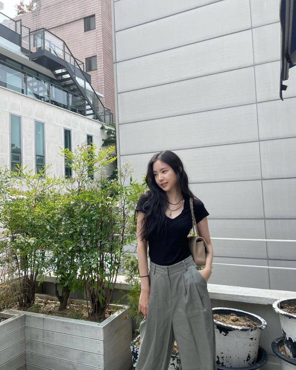 Naeun Apink (instagram.com/marcellasne_)