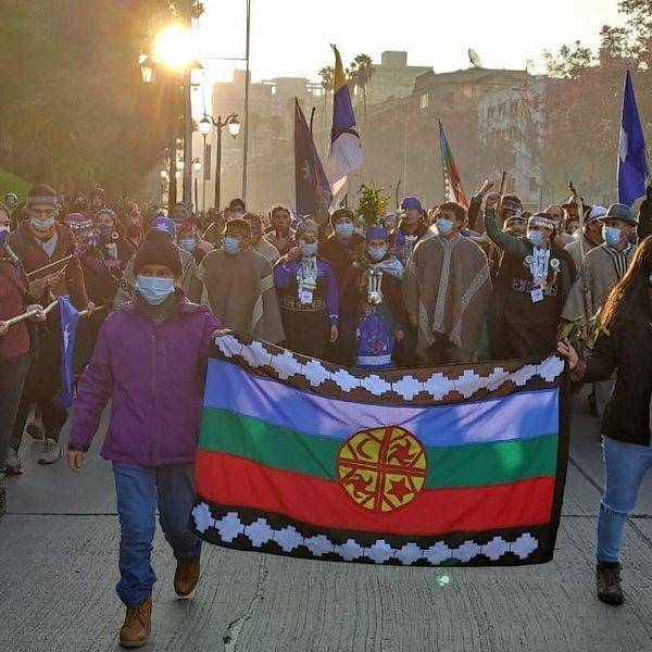 Kelompok masyarakat pribumi Mapuche. (Instagram.com/elisa.loncon)