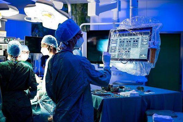 Para dokter bedah di Rumah Sakit Gemelli University di Roma, Italia. (Instagram.com/policlinicogemelli)