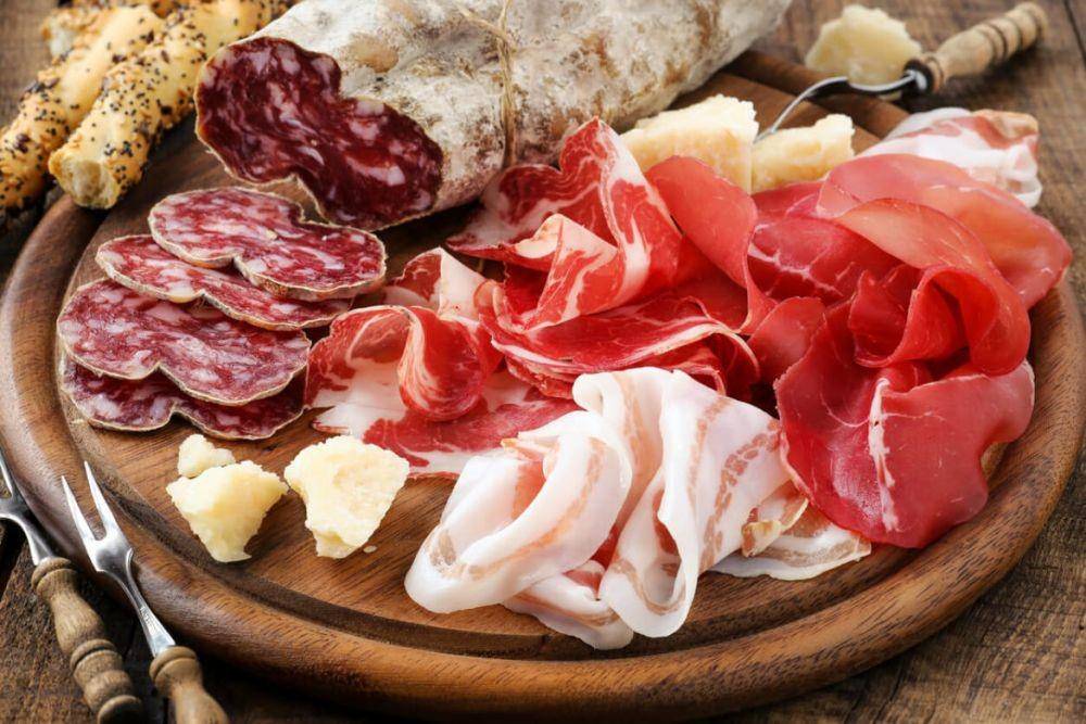daging yang diawetkan atau cured meat (chicagowholesalemeats.com)