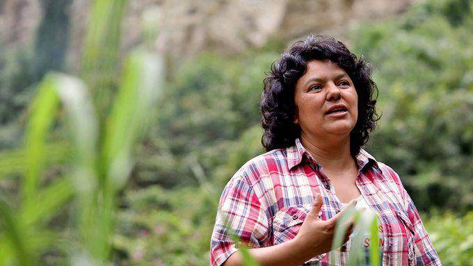 Berta Caceres aktivis lingkungan Honduras yang dibunuh pada 2016 karena menentang proyek bendungan Agua Zarca. (Twitter.com/WO=MEN, Dutch Gender Platform)