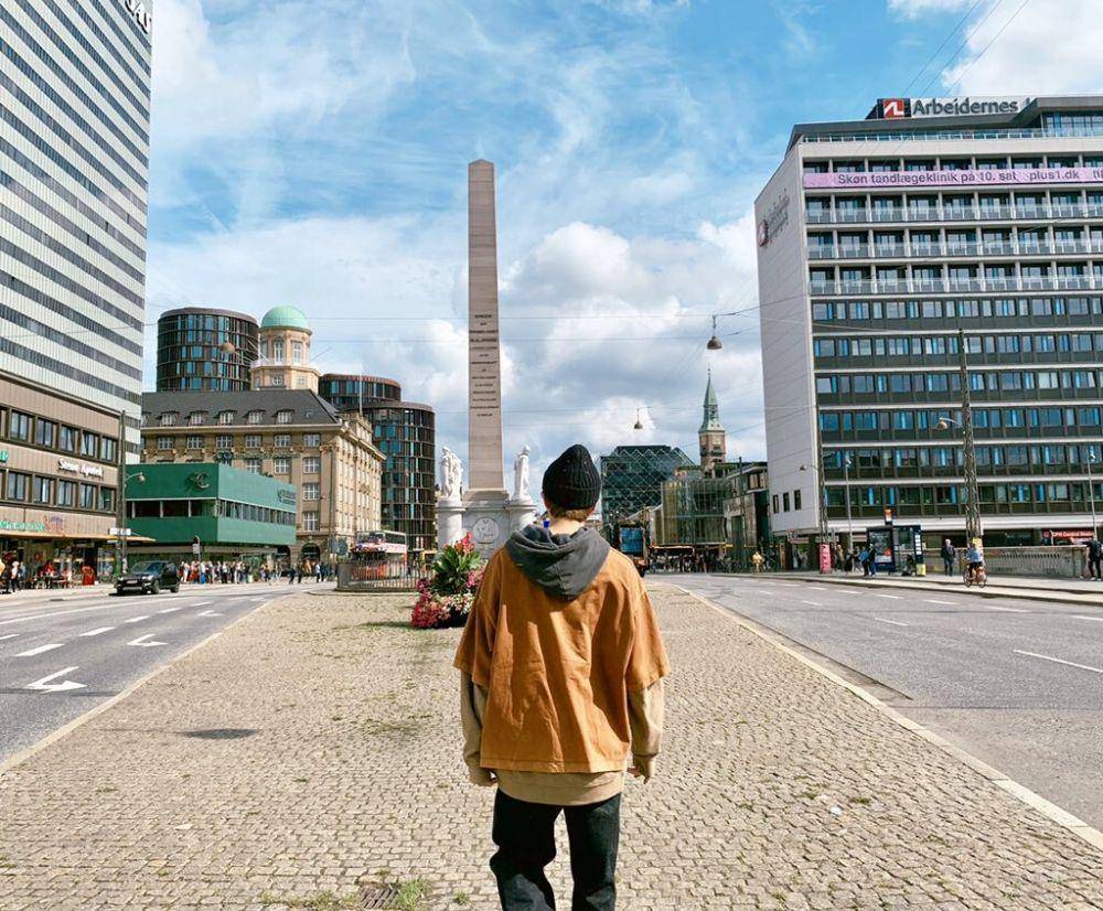 RM BTS di The Liberty Column, Copenhagen (twitter.com/BTS_twt)