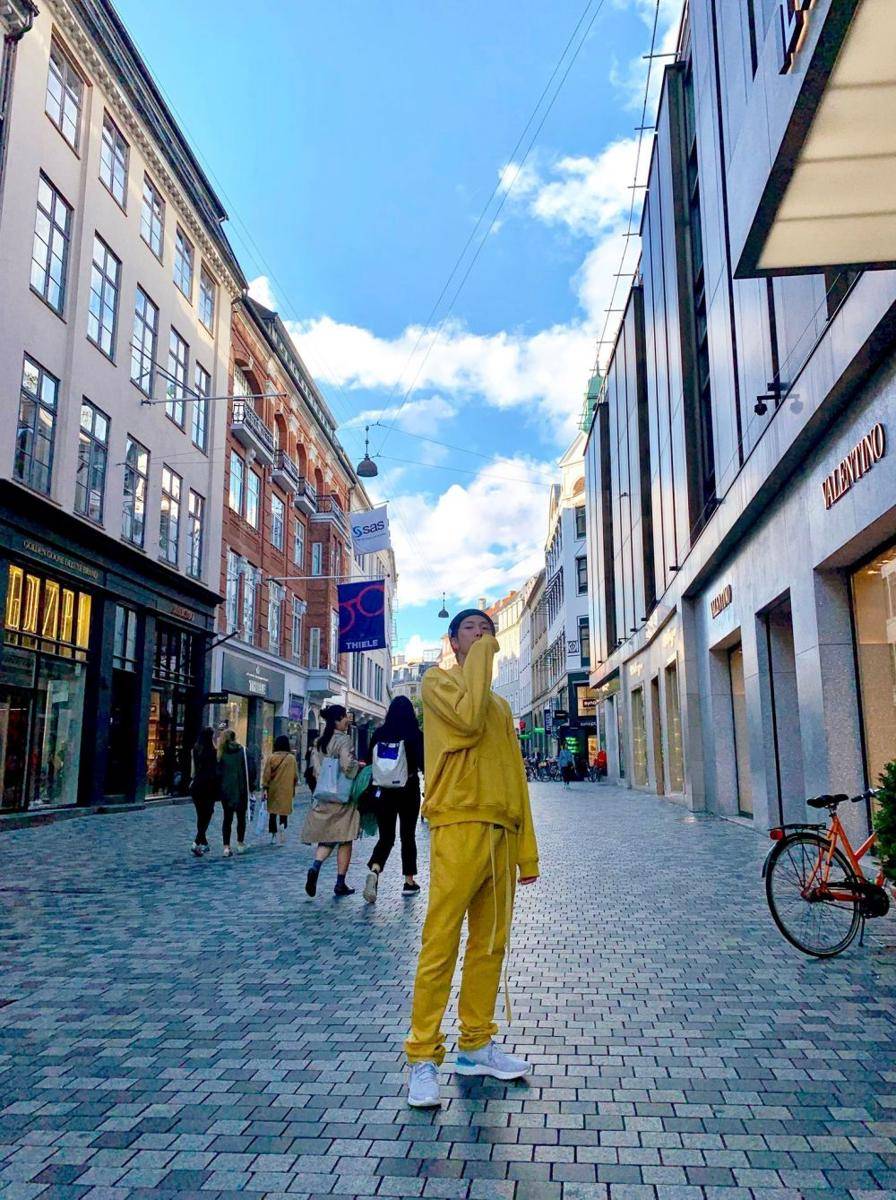 RM BTS di Købmagergade Shopping Street, Copenhagen (twitter.com/weverse_0613)