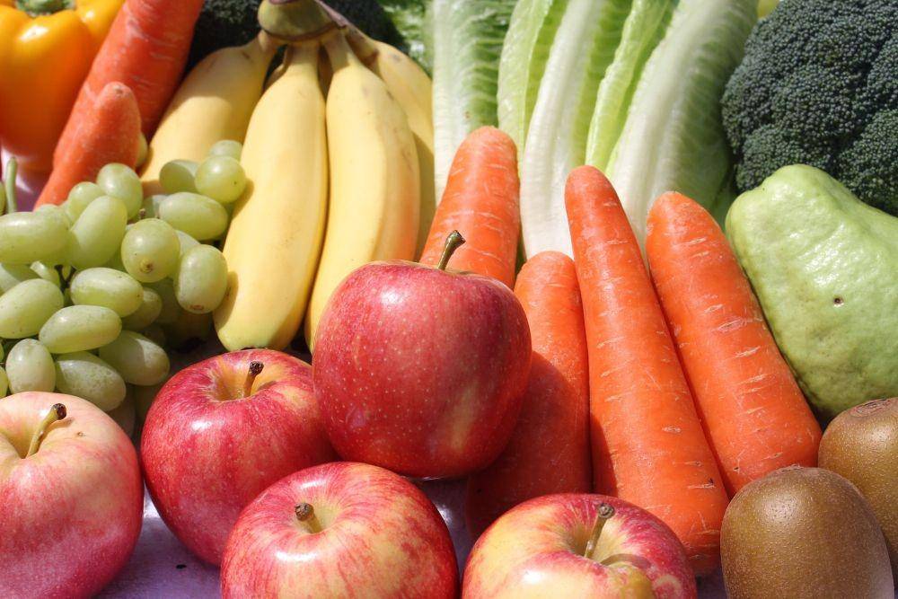 ilustrasi buah dan sayur (pixabay.com/LustrousTaiwan)