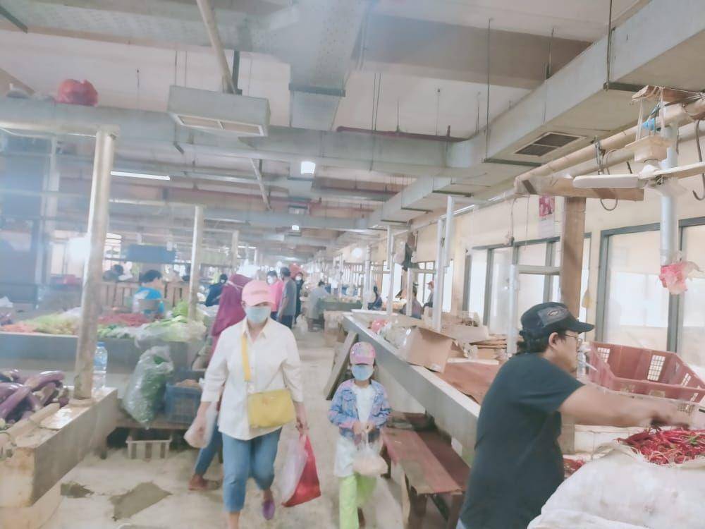 Suasana pengunjung Pasar Cisalak, Kecamatan Cimanggis, mengalami penurunan pengunjung. (Istimewa)