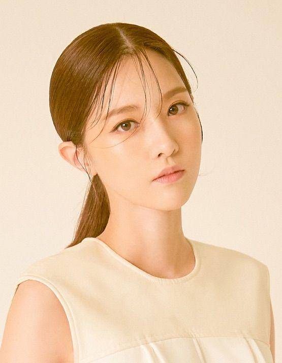 Kim Yoo Ri (asianwiki.com)