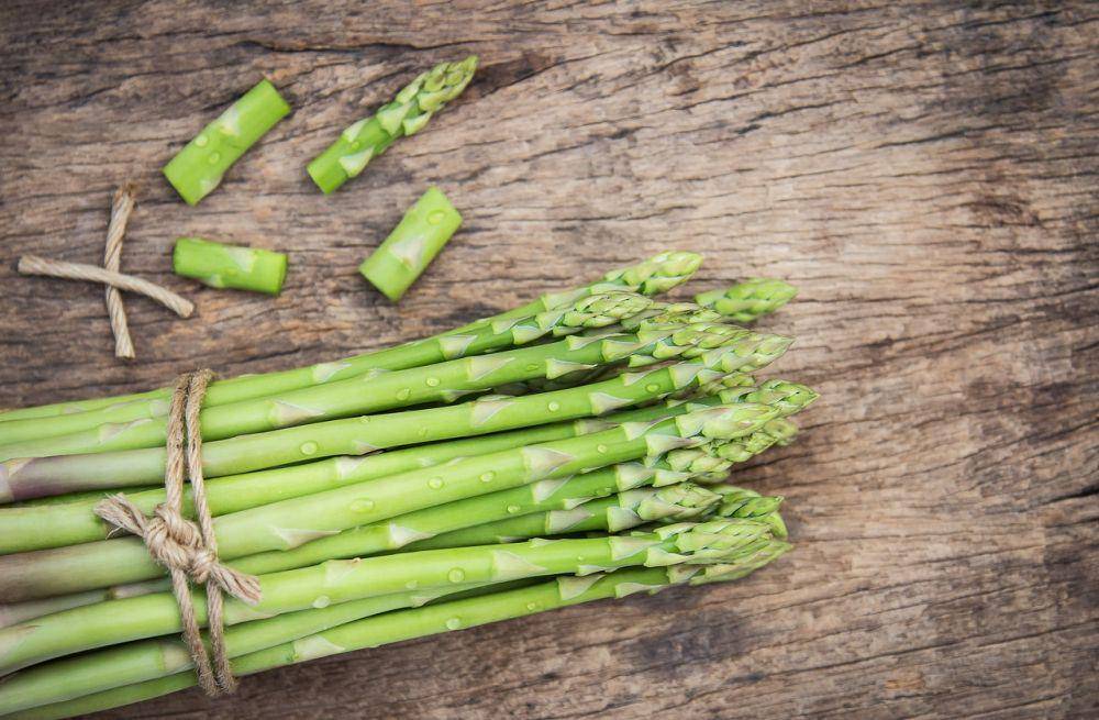 ilustrasi asparagus (pexels.com/Aphiwat chuangchoem)