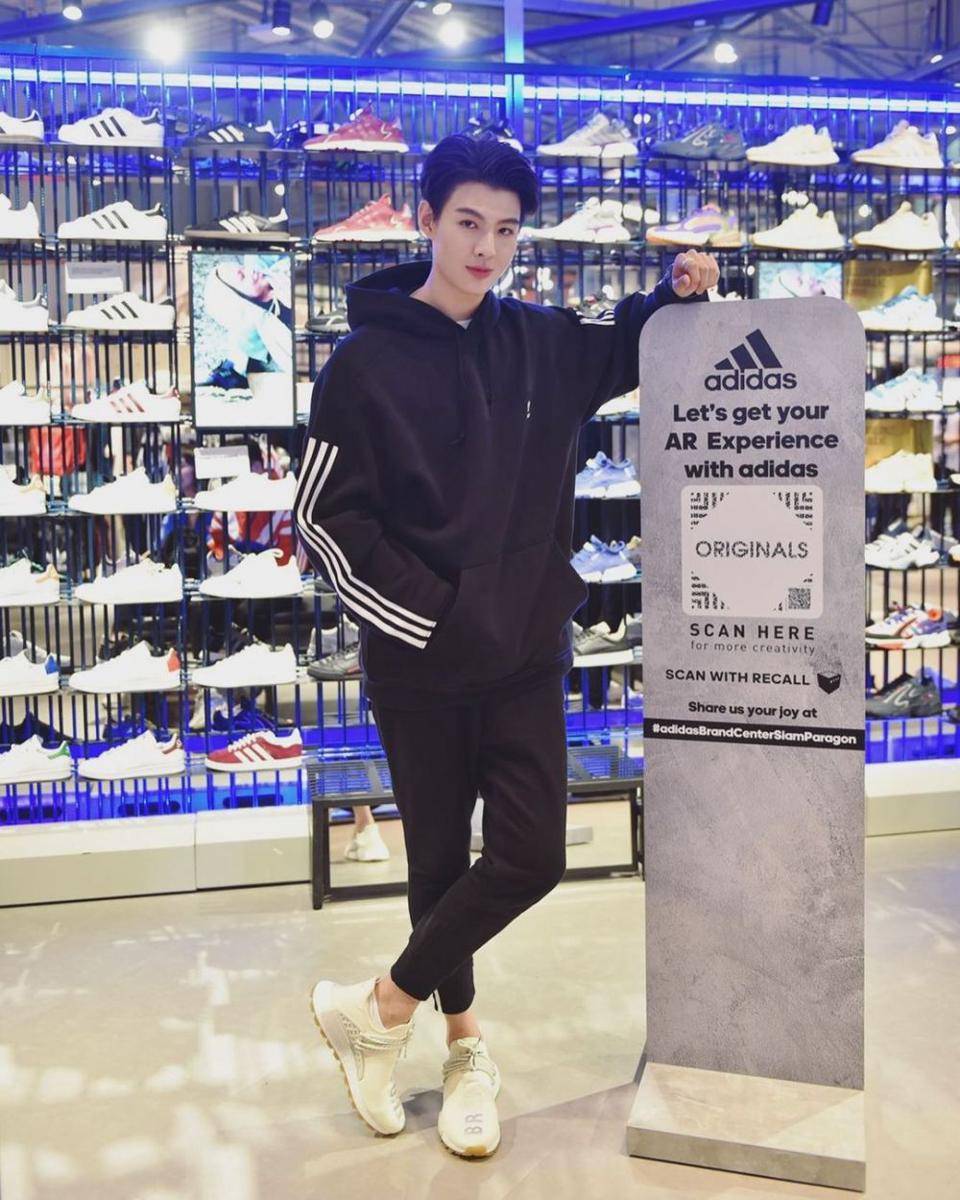 Saint Suppapong (instagram.com/saintsup)