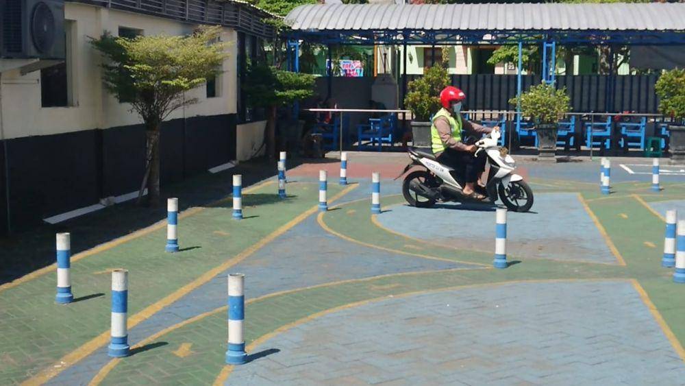 Pemohon SIM di Kantor Satpas Polres Tulungagung. IDN Times/ Bramanta Pamungkas