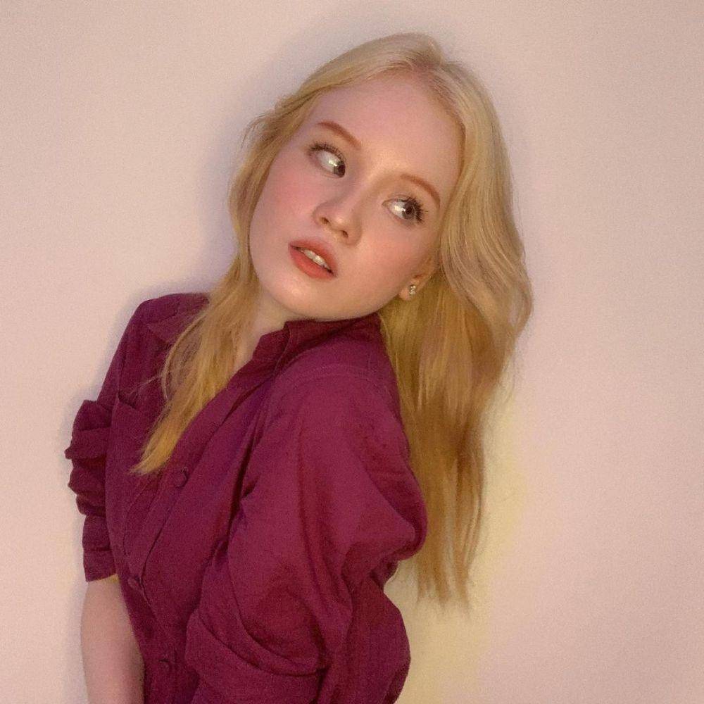 Anindhita Asmarani, seleb TikTok albino (instagram.com/asmaraninn)