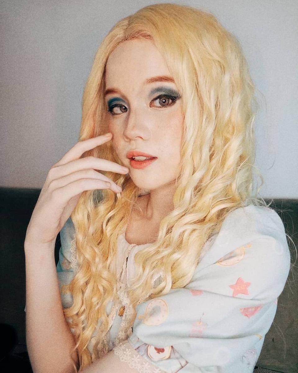 Anindhita Asmarani, seleb TikTok albino (instagram.com/asmaraninn)