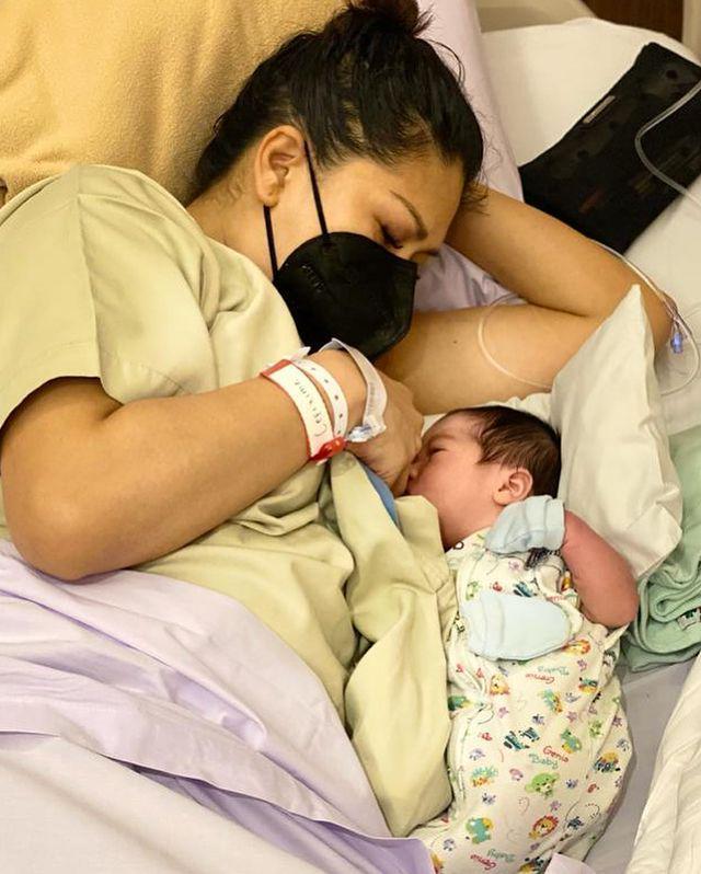 10 Momen Bahagia Pertemuan Pertama Tata Janeeta dan Anak Ketiganya