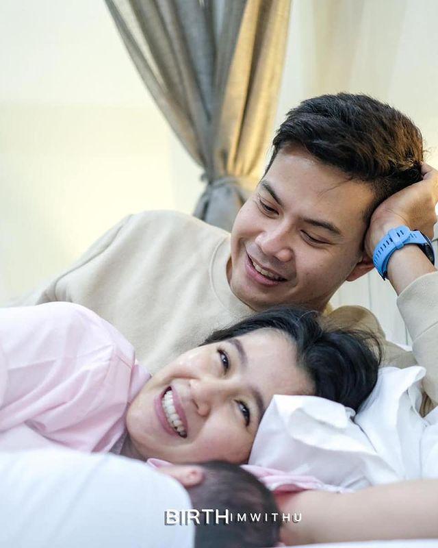 10 Momen Haru Pertemuan Pertama Ardina Rasti dan Baby Awan Biru Araya