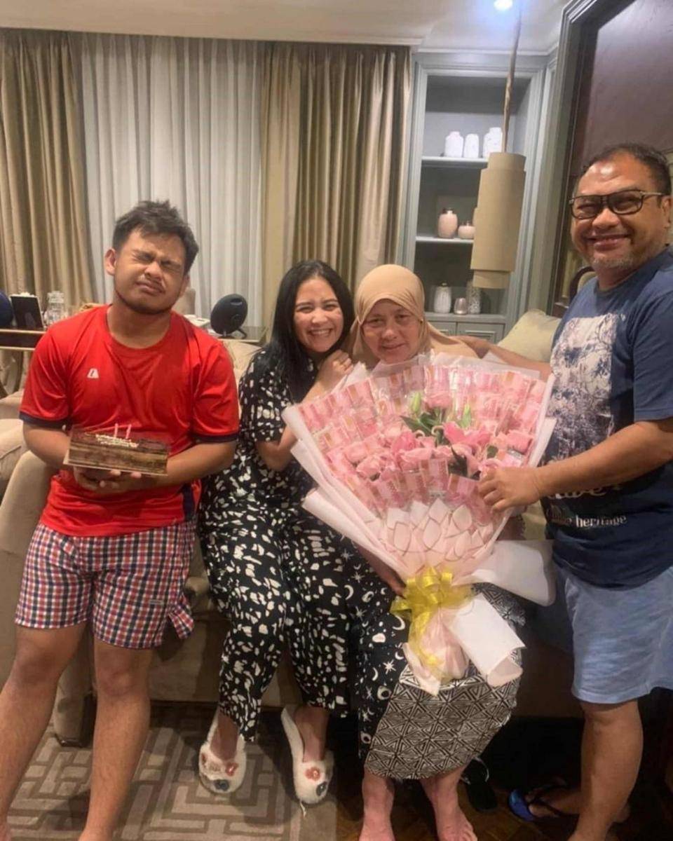 Potret jadul mama Prilly Latuconsina (Instagram.com/ullydjulita02/)
