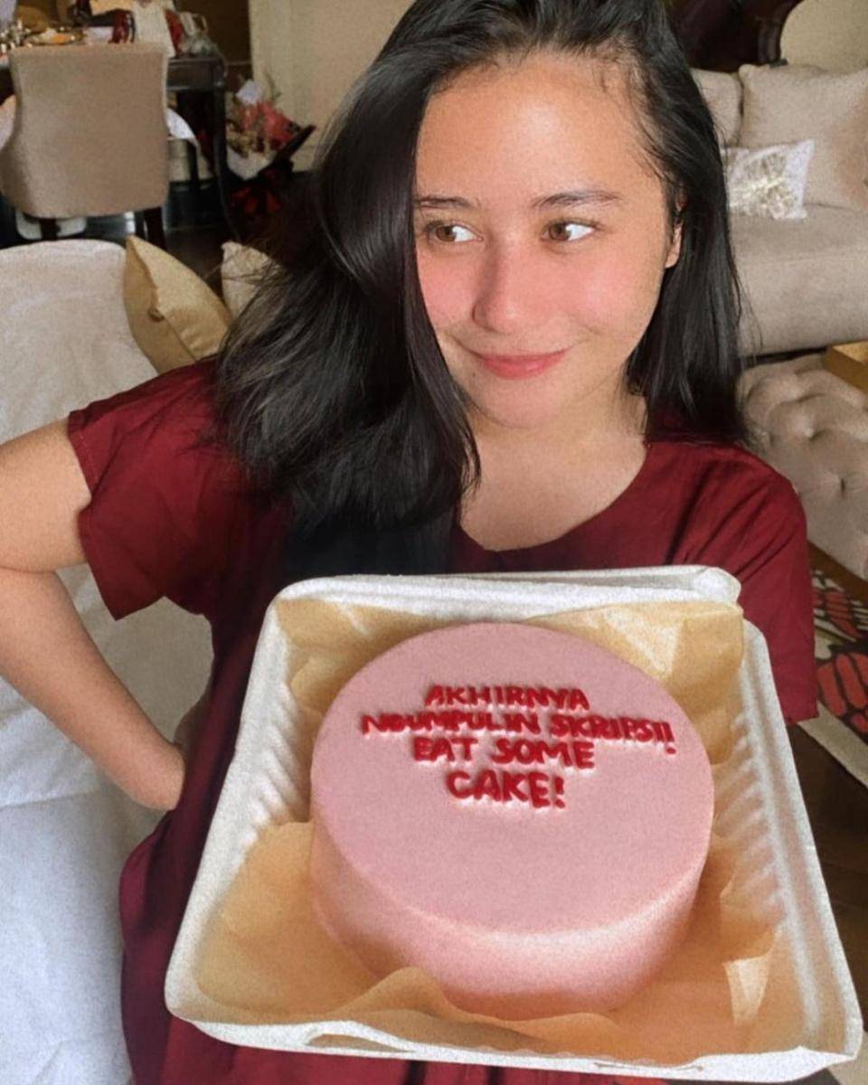 Prilly Latuconsina (instagram.com/prillylatuconsina96)