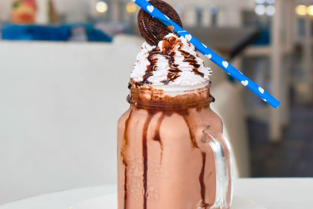 5 Ragam Kreasi Milkshake Cokelat dengan Berbagai Topping Menggigit