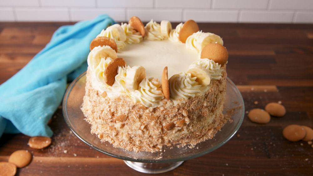 ilustrasi banana pudding cake (delish.com/Brandon Bales)