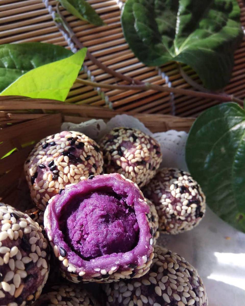 onde-onde ubi ungu (Instagram.com/fdyaning)