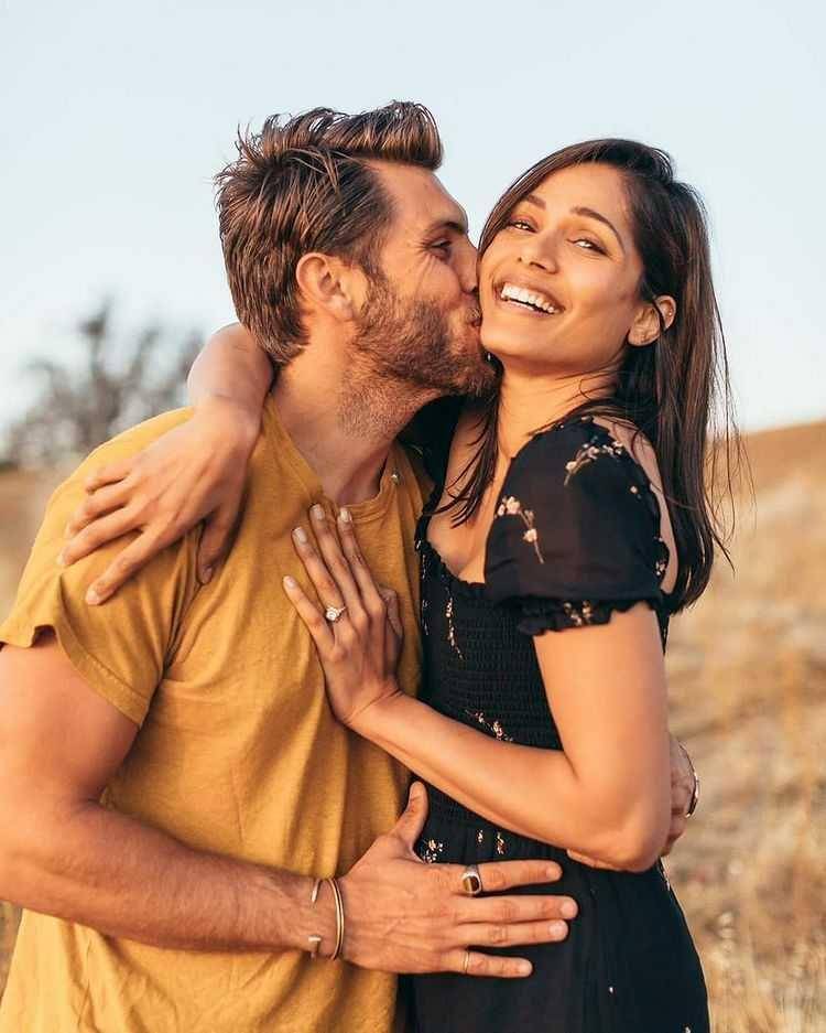 Freida Pinto dan tunangannya (instagram.com/freidapinto)