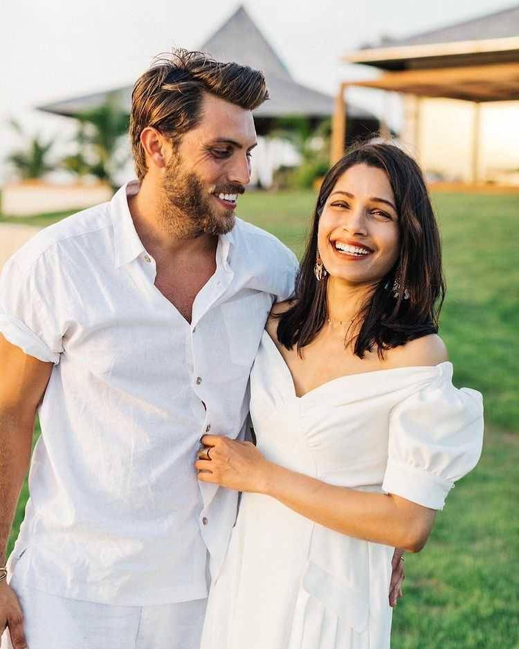 Freida Pinto dan tunangannya (instagram.com/freidapinto)