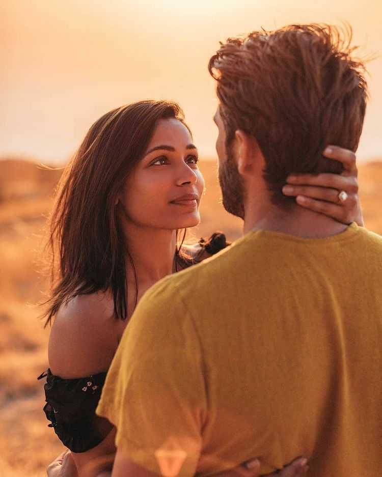 Freida Pinto dan tunangannya (instagram.com/freidapinto)