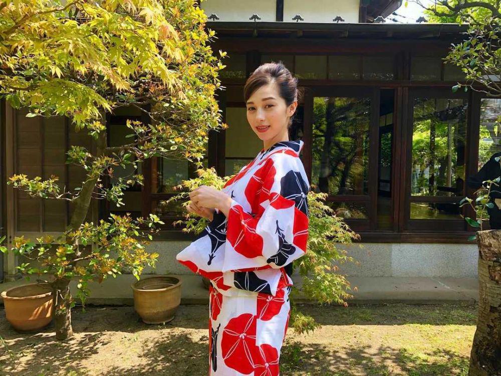 Berperan jadi Dokter, 10 Pesona Ayami Nakajo saat Berkimono