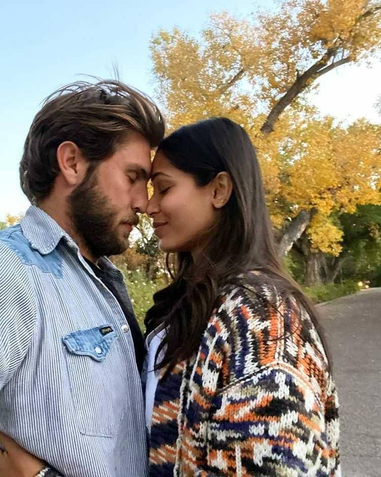 Freida Pinto dan tunangannya (instagram.com/freidapinto)