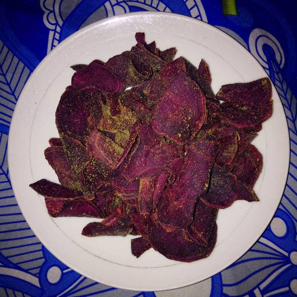 keripik ubi jalar (instagram.com/naesnacks)