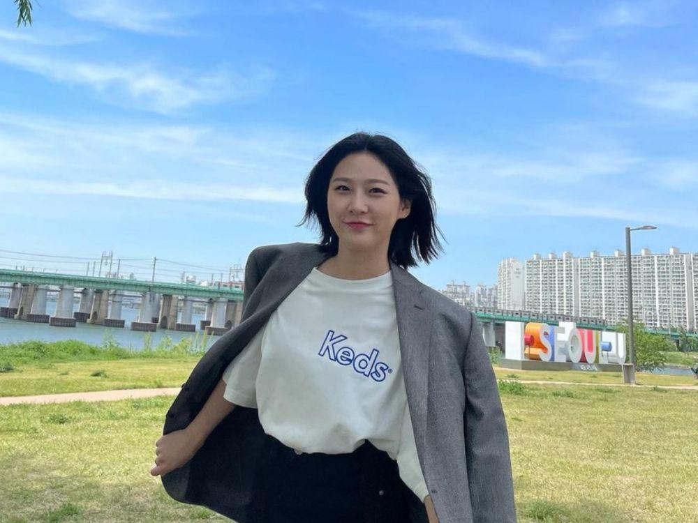 10 Potret Manis Kim Sae Ron dengan Rambut Pendek, Tambah Imut!