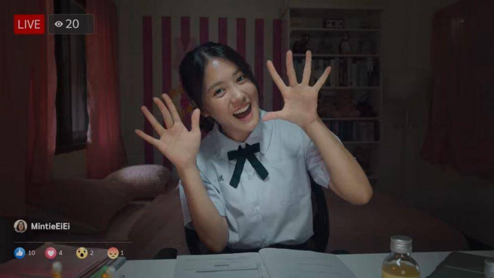 Jane memulai siaran langsung. (dok. Netflix/Girl from Nowhere)