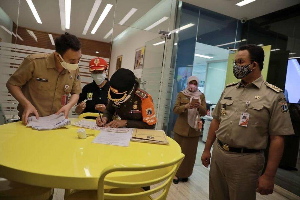 Gubernur DKI Jakarta melakukan inspeksi ke sejumlah perusahaan untuk tegakkan aturan WFH PPKM Darurat (instagram.com/aniesbaswedan)