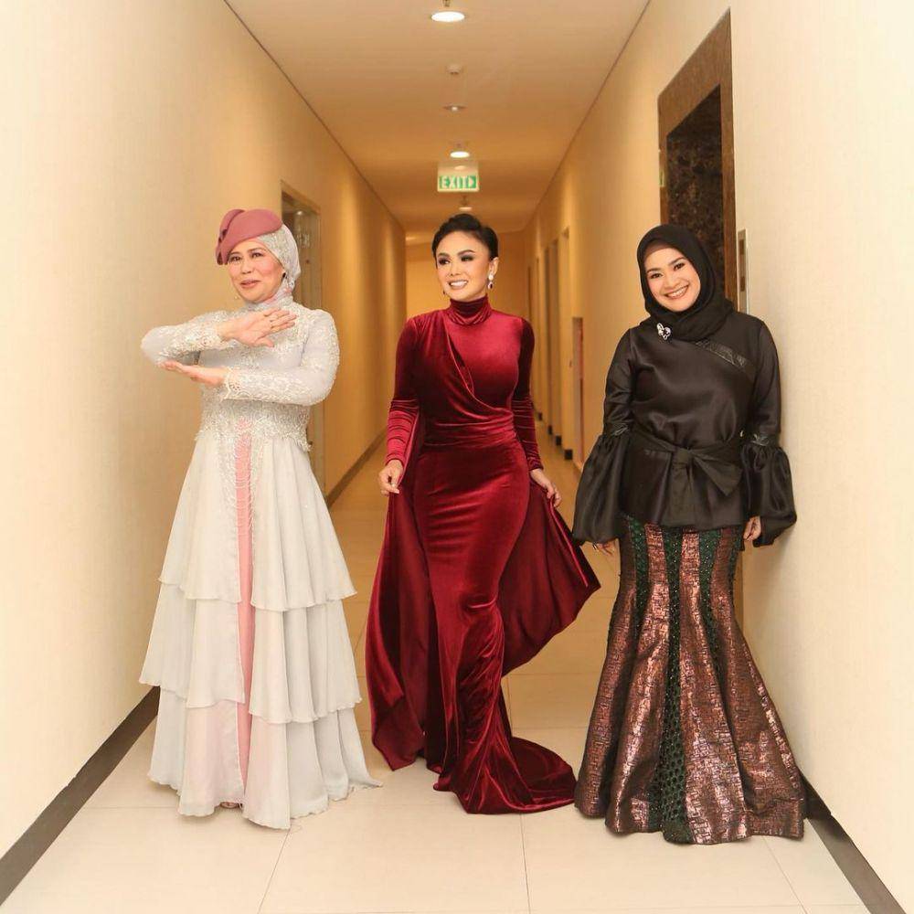 Yuni Shara dan rekan artis (instagram.com/yunishara36)
