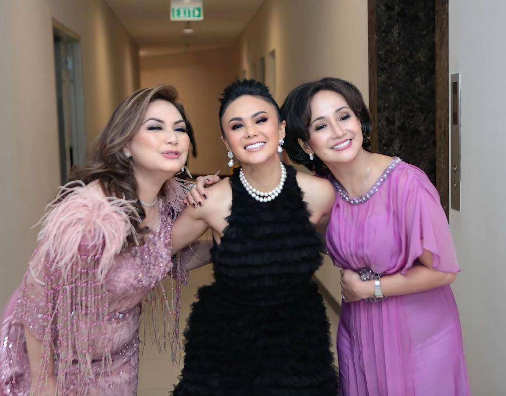 Yuni Shara dan rekan artis (instagram.com/yunishara36)