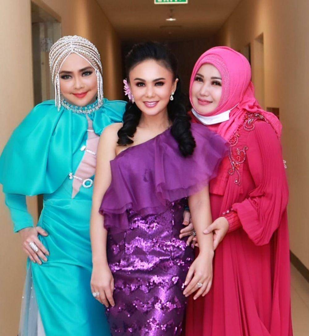 Yuni Shara dan rekan artis (instagram.com/yunishara36)