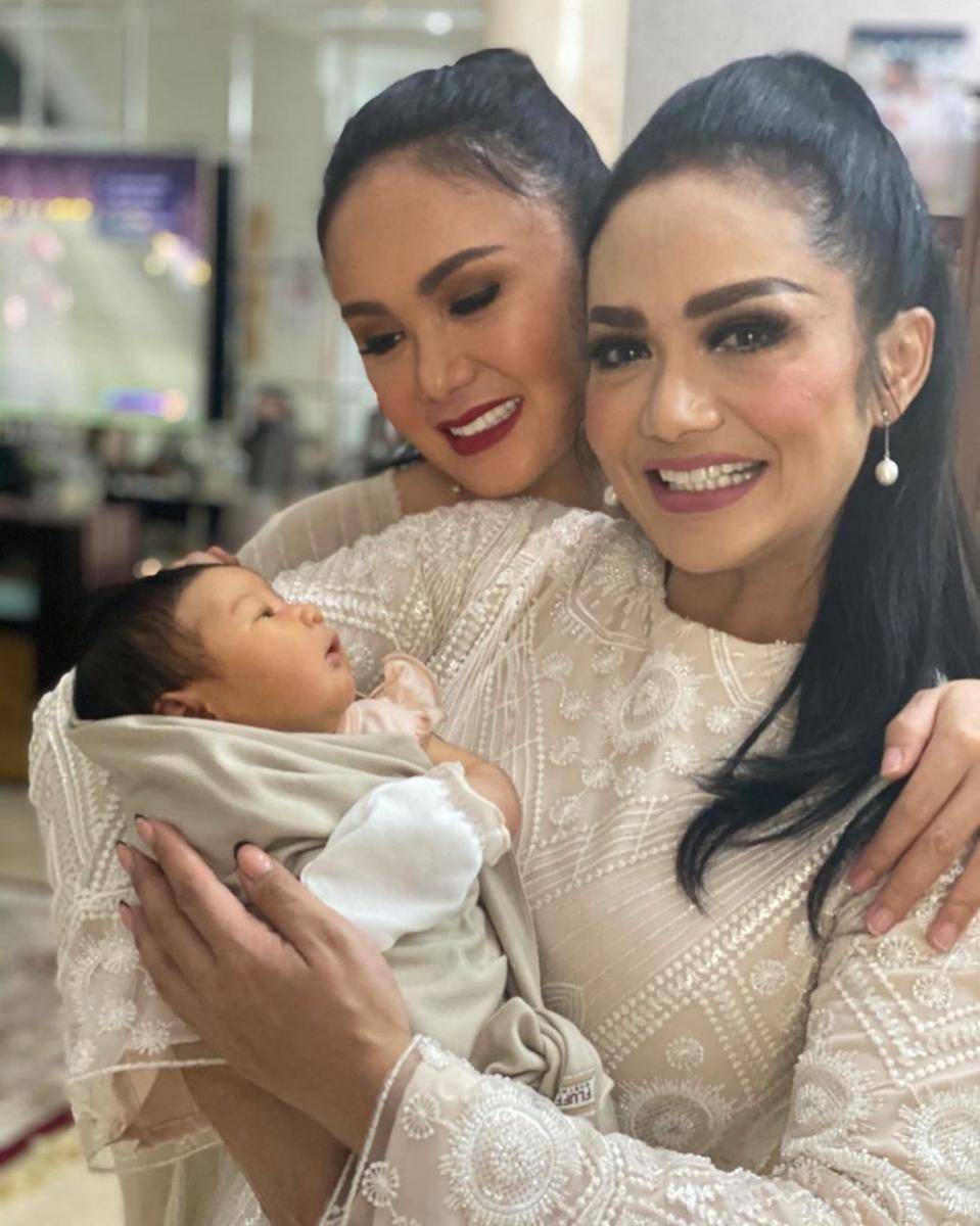 Yuni Shara dan rekan artis (instagram.com/yunishara36)