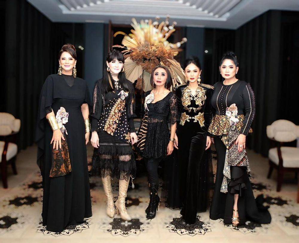 Yuni Shara dan rekan artis (instagram.com/yunishara36)