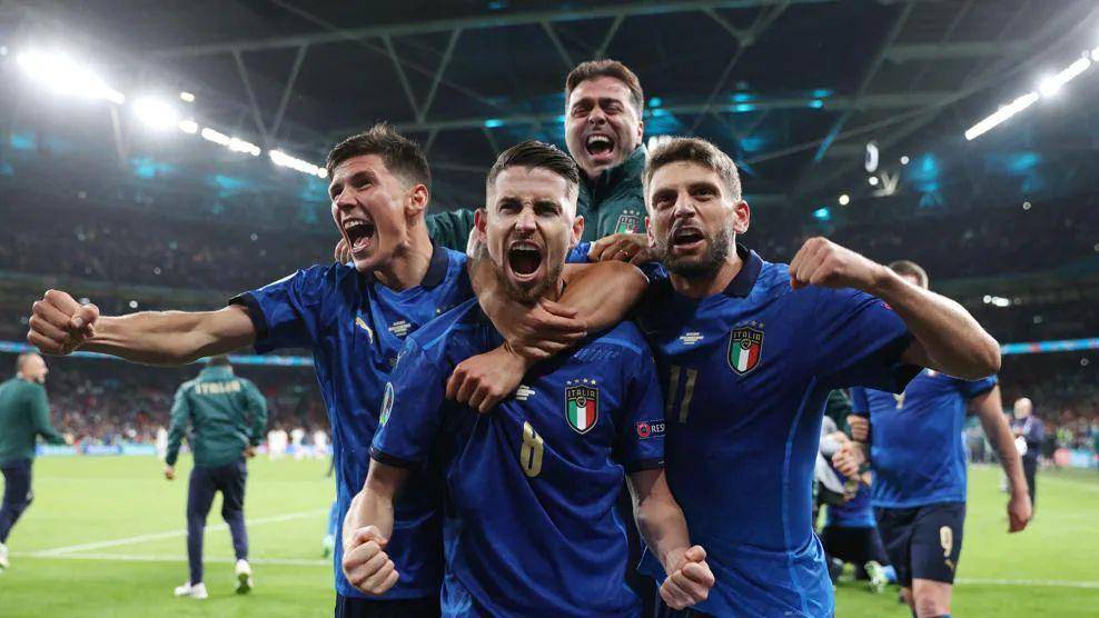 Selebrasi para pemain Timnas Italia. (uefa.com)