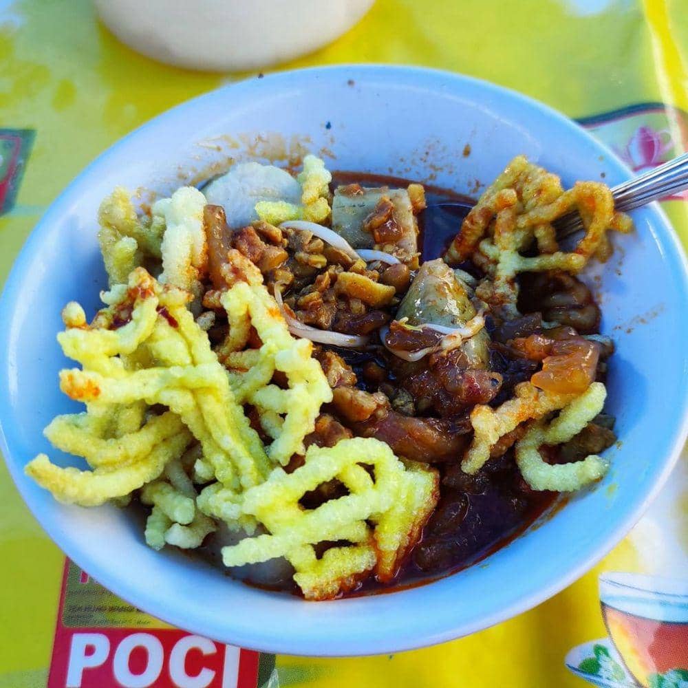 Warung Kupat Bongkok Yu Isah (instagram.com/xaveslasso)